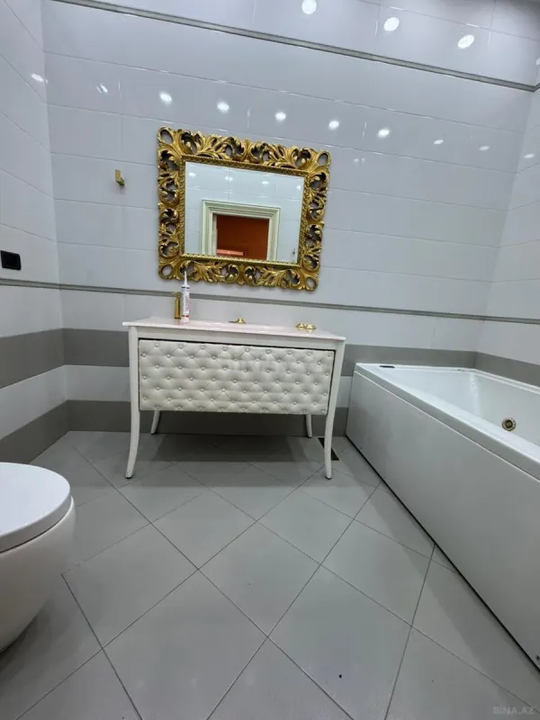 Satılır 4 otaqlı mənzil 200 m²