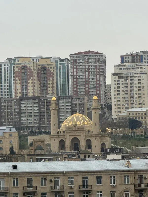 Satılır 4 otaqlı mənzil 200 m²