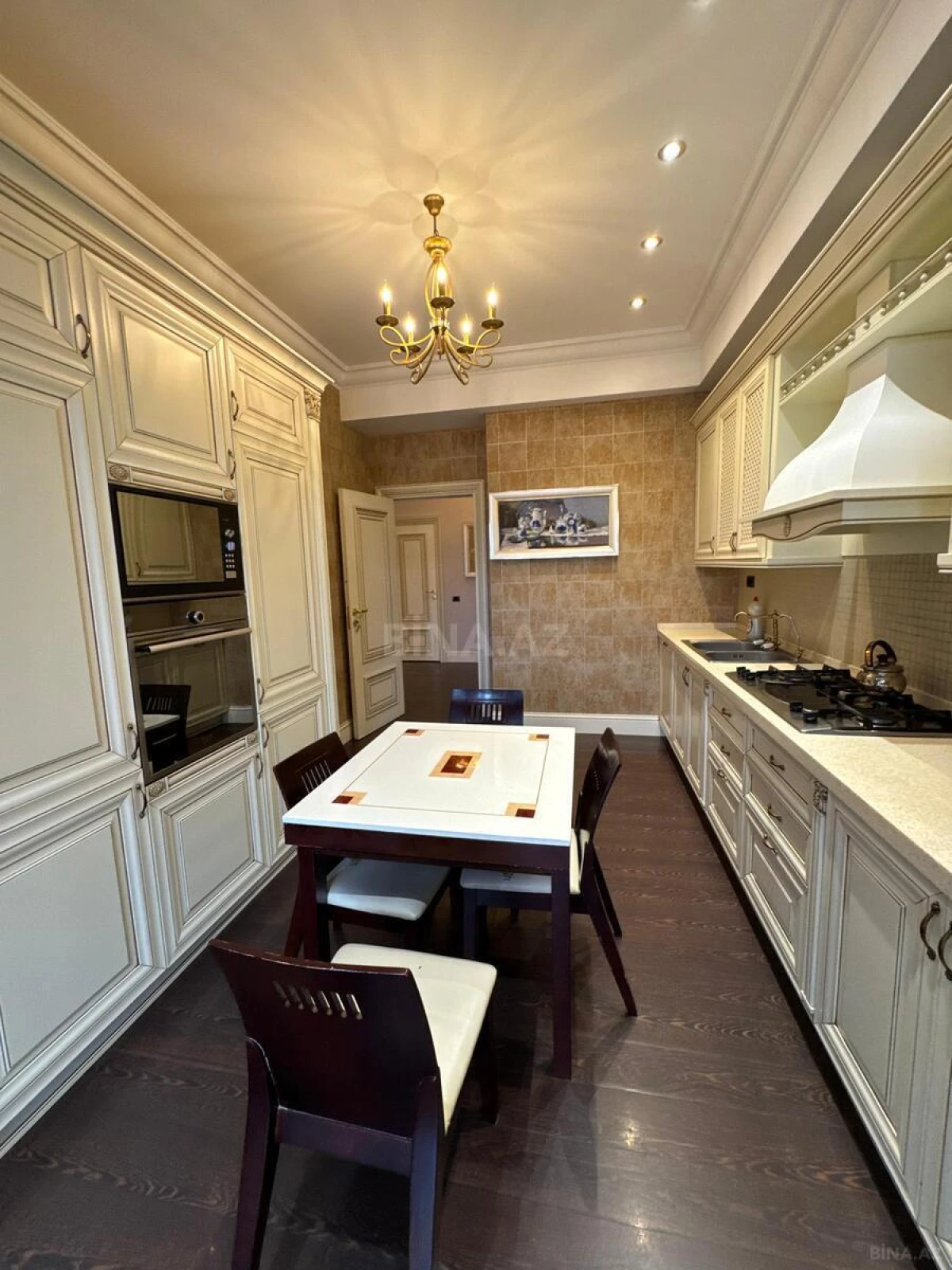 Satılır 4 otaqlı mənzil 200 m²