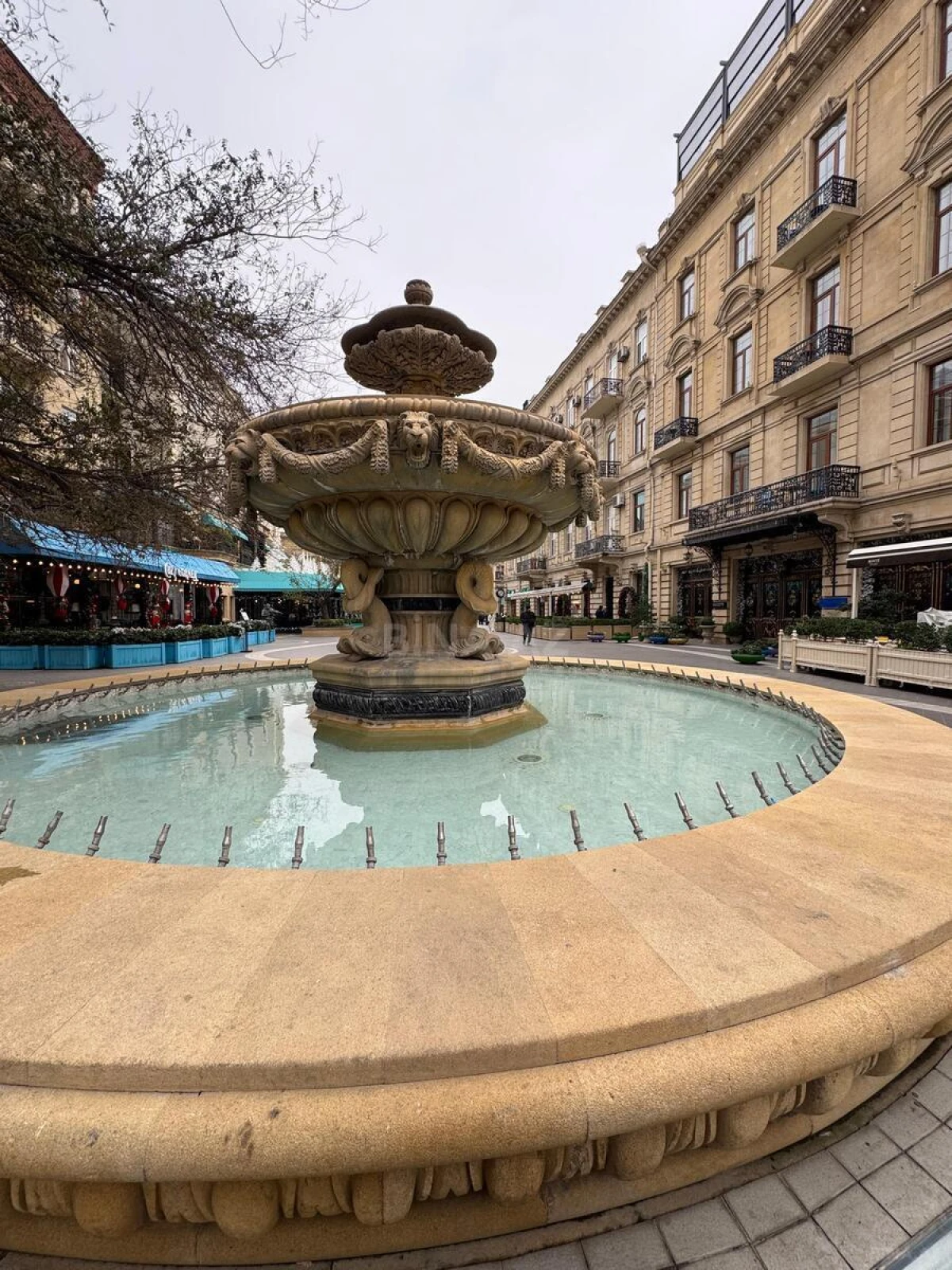 Satılır 4 otaqlı mənzil 200 m²