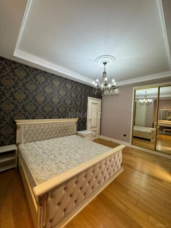 Satılır 4 otaqlı mənzil 200 m²