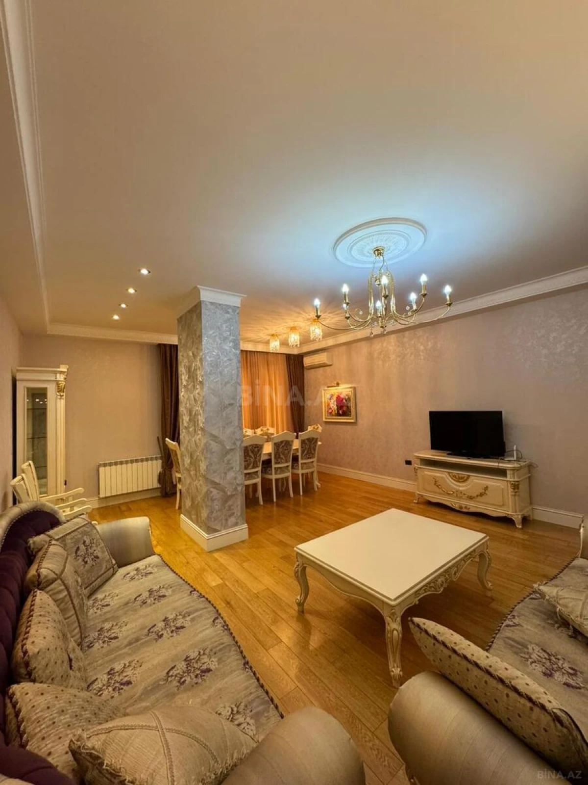 Satılır 4 otaqlı mənzil 200 m²