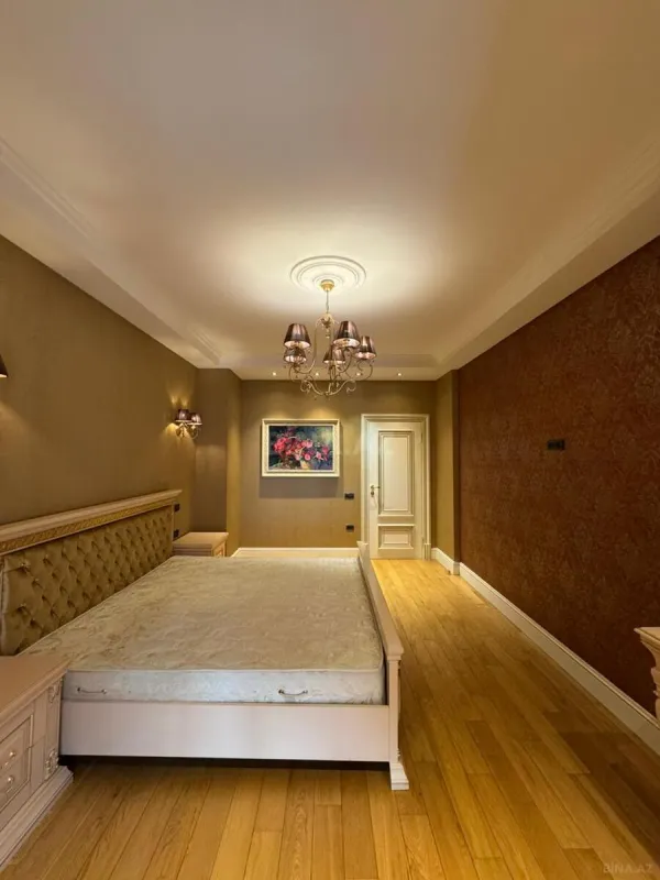 Satılır 4 otaqlı mənzil 200 m²