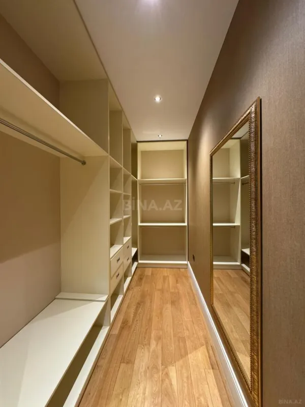 Satılır 4 otaqlı mənzil 200 m²