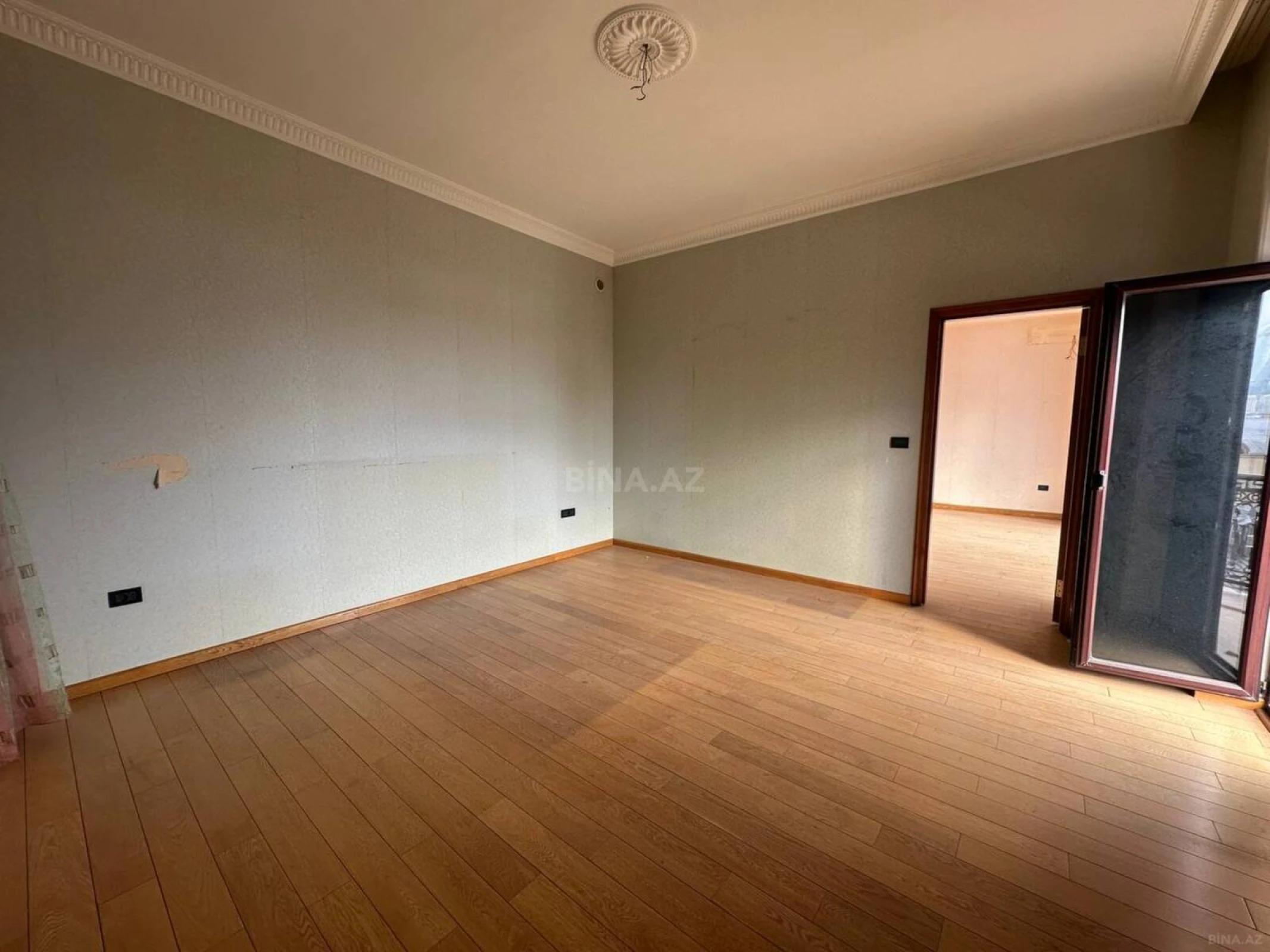 Satılır 3 otaqlı mənzil 138 m²