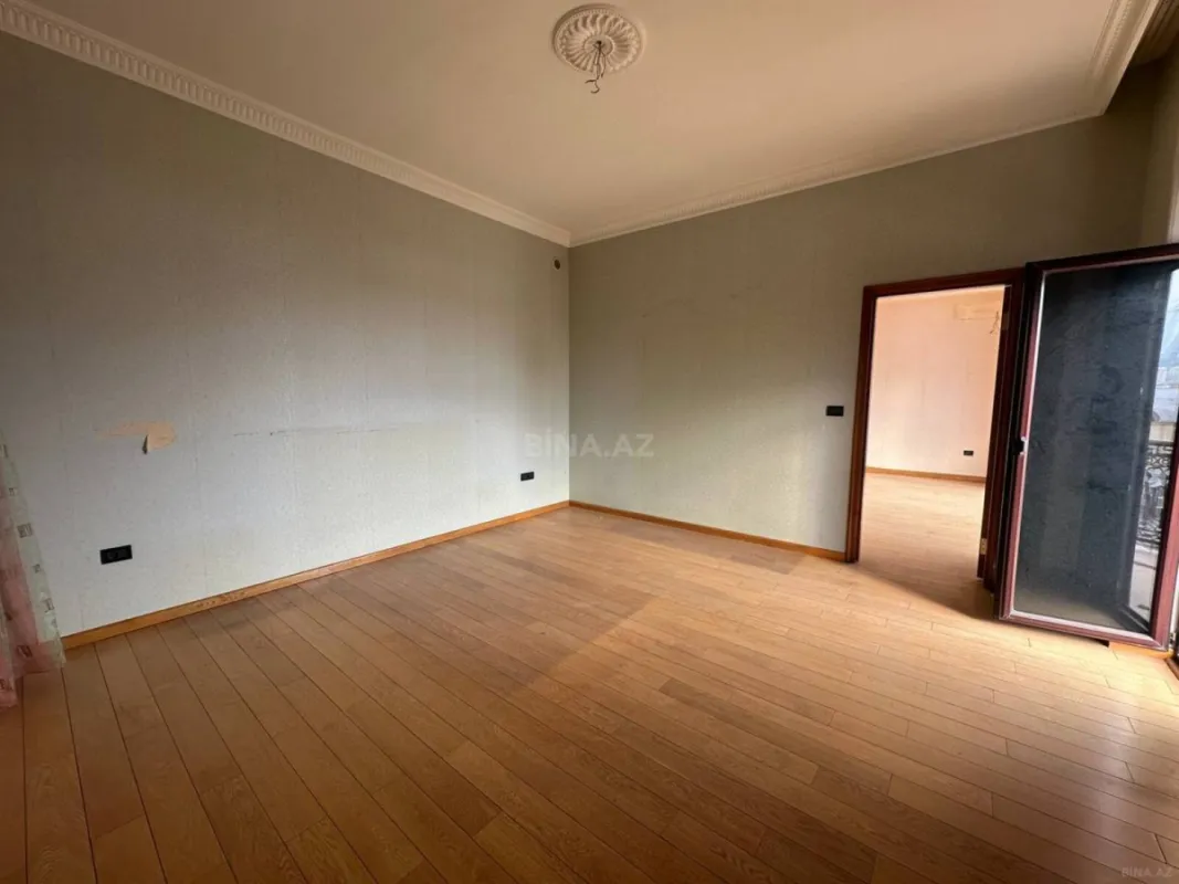 Satılır 3 otaqlı mənzil 138 m²