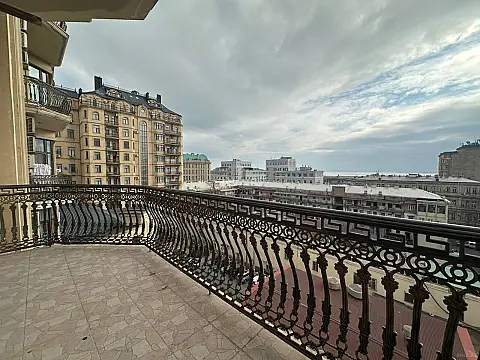 Satılır 3 otaqlı mənzil 138 m²