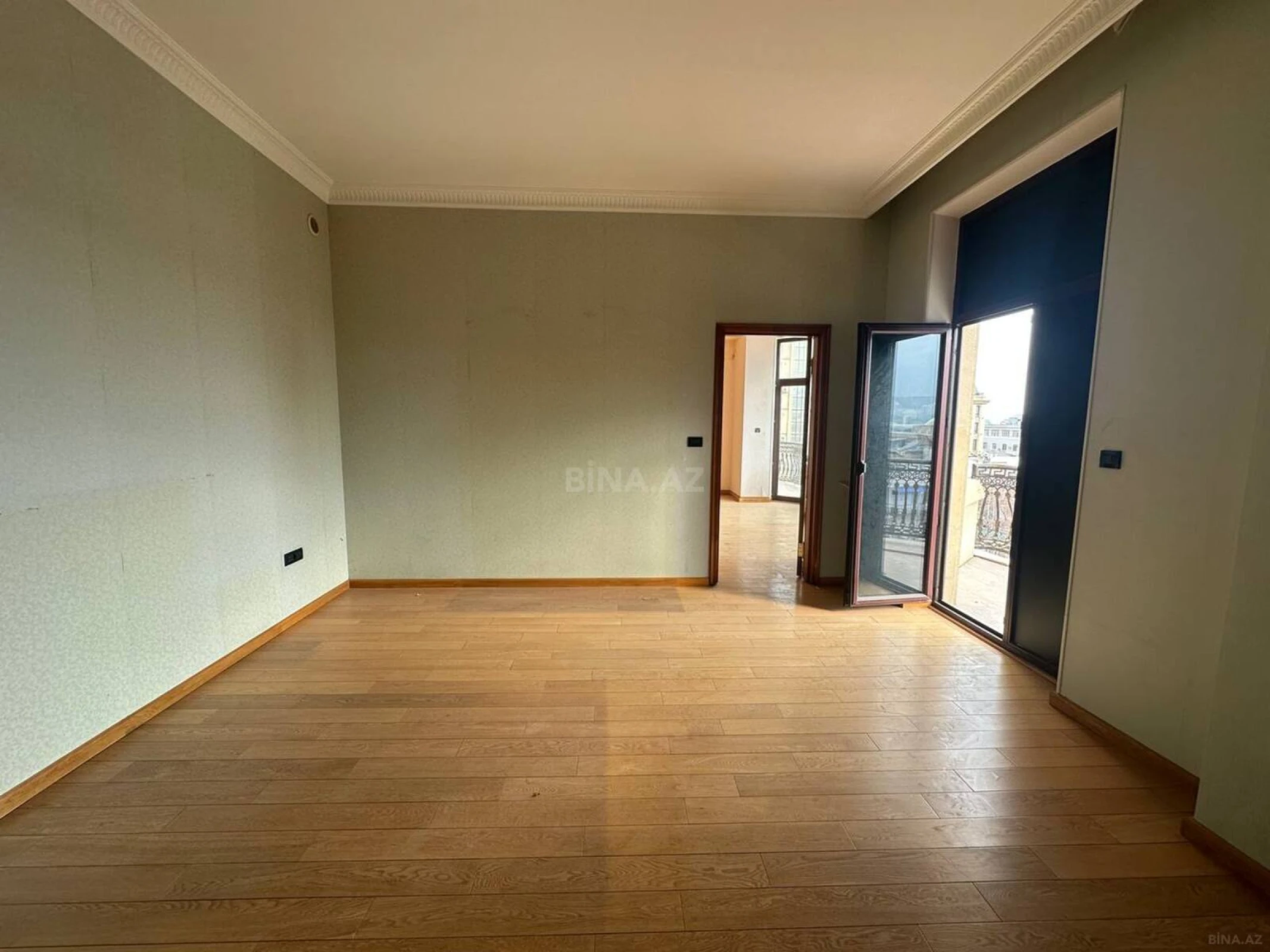 Satılır 3 otaqlı mənzil 138 m²