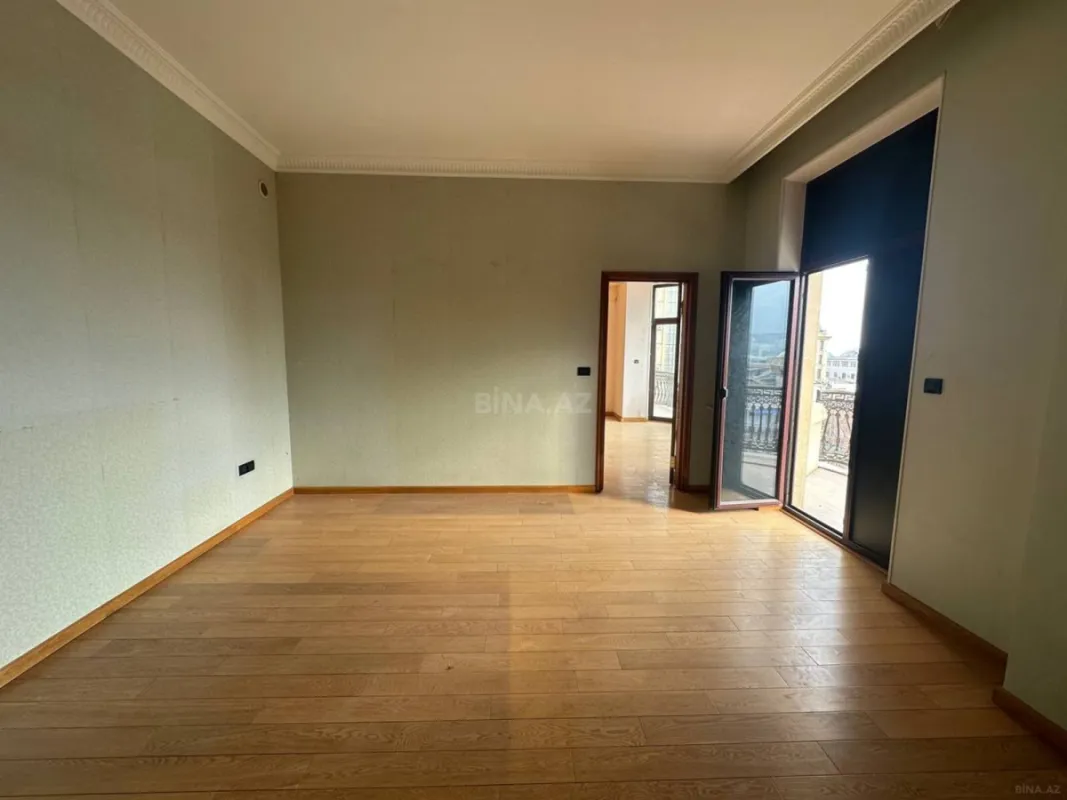 Satılır 3 otaqlı mənzil 138 m²
