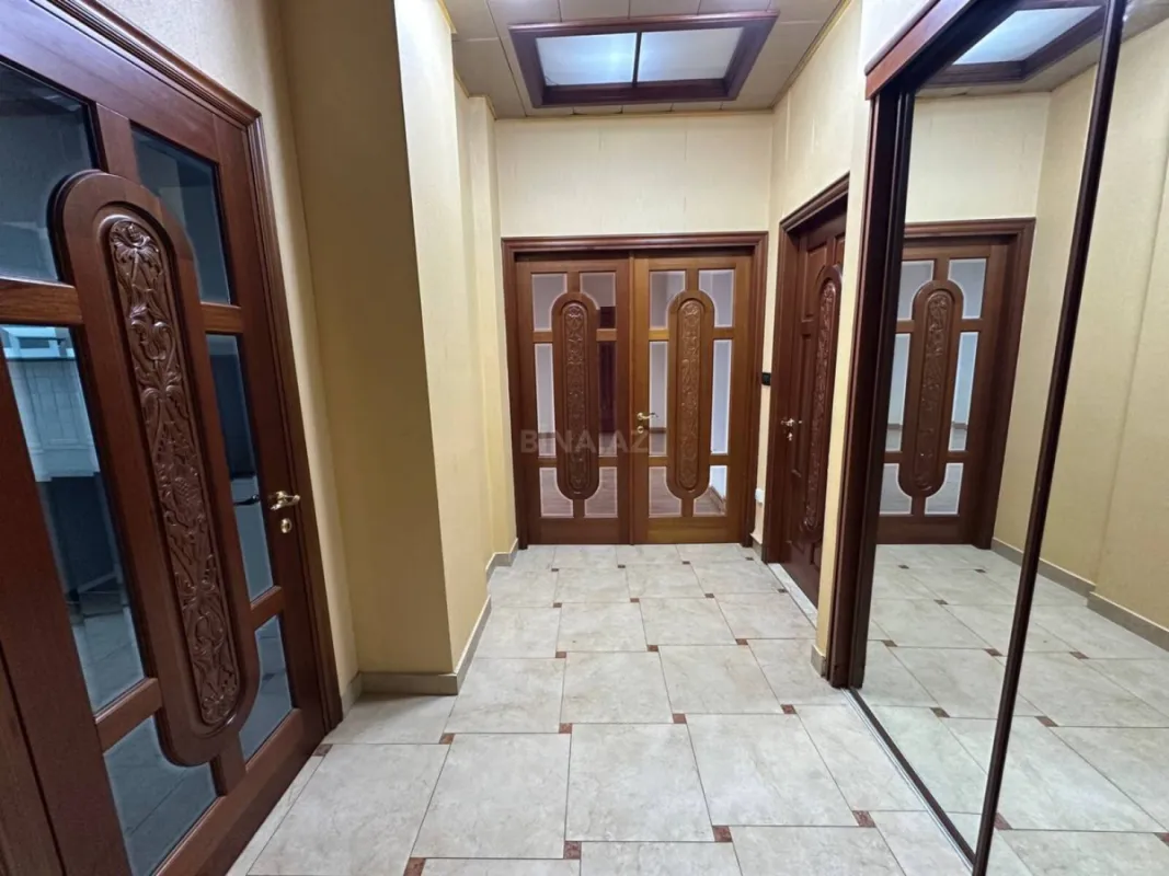 Satılır 3 otaqlı mənzil 138 m²