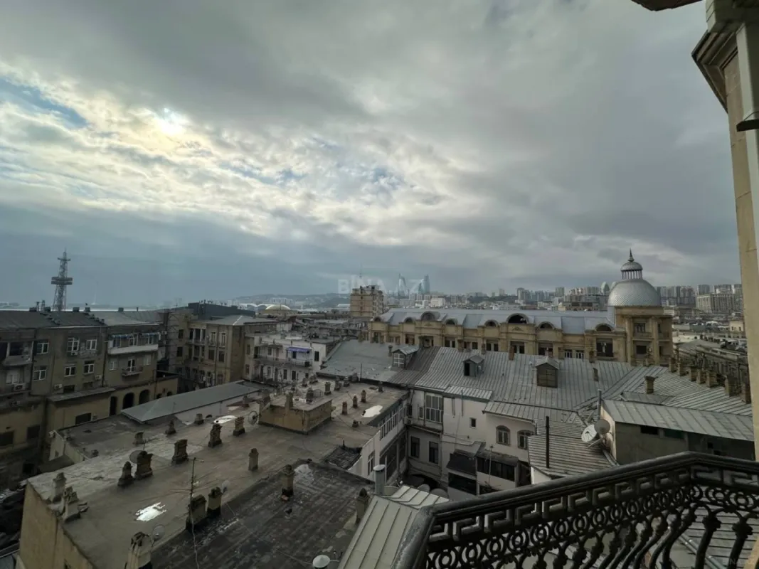 Satılır 3 otaqlı mənzil 138 m²