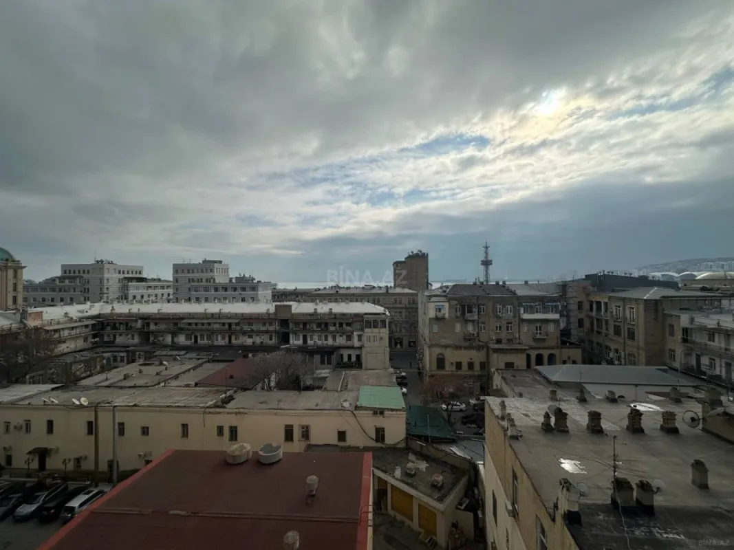 Satılır 3 otaqlı mənzil 138 m²