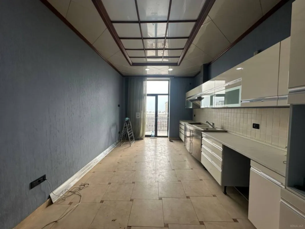 Satılır 3 otaqlı mənzil 138 m²