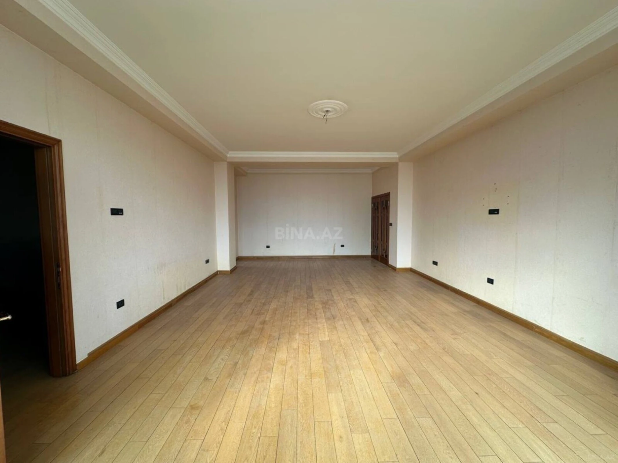 Satılır 3 otaqlı mənzil 138 m²