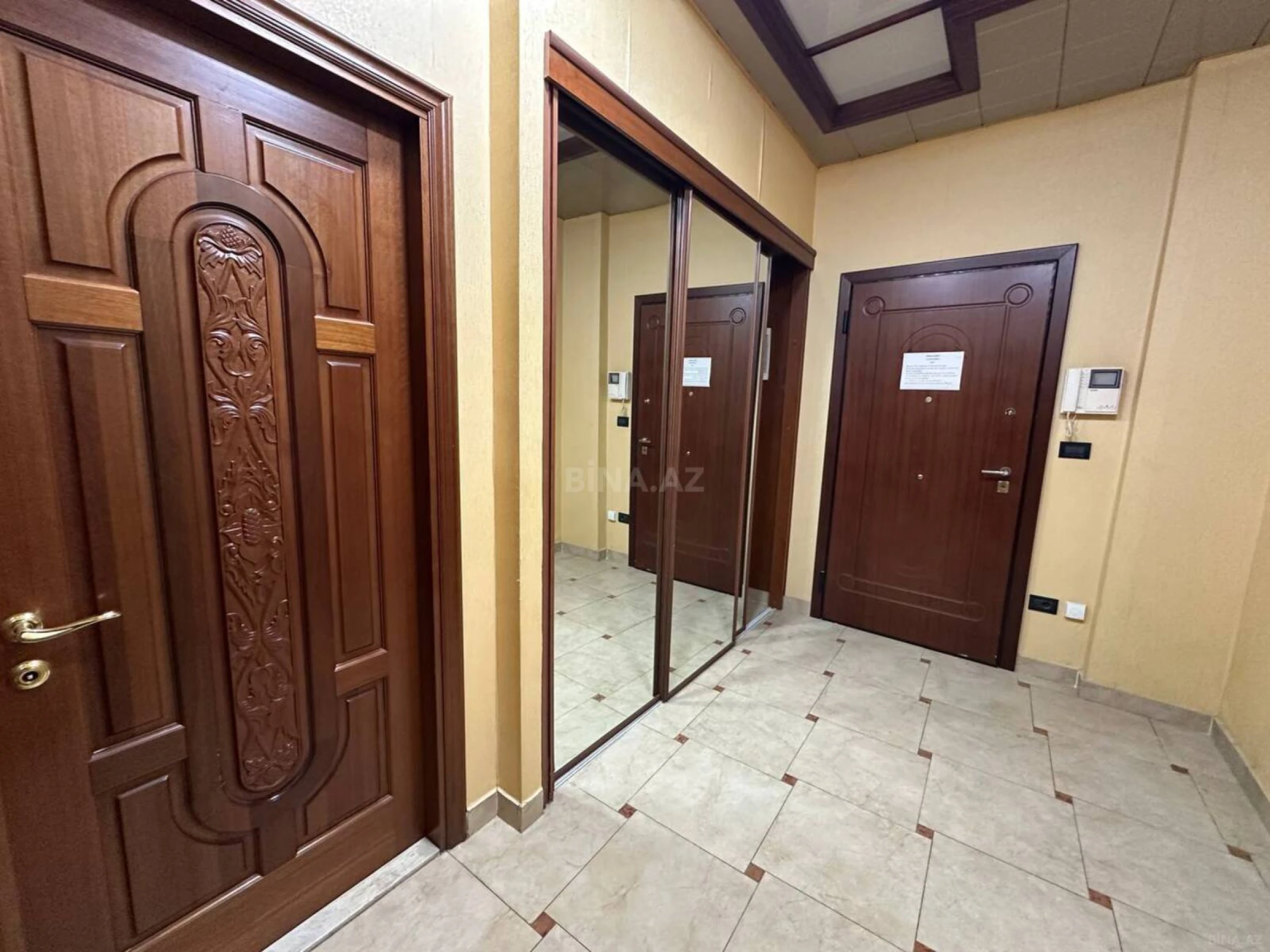 Satılır 3 otaqlı mənzil 138 m²