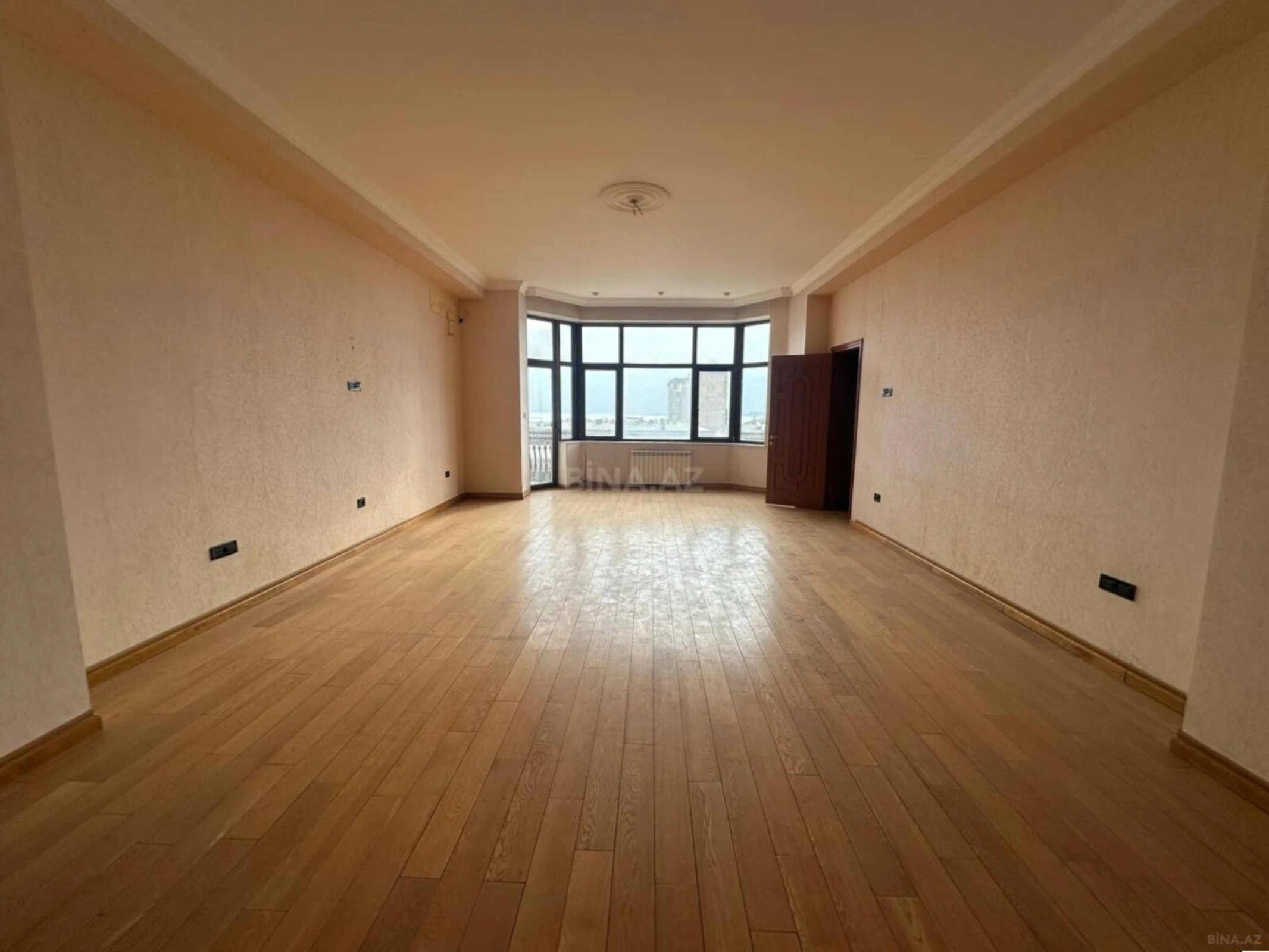 Satılır 3 otaqlı mənzil 138 m²