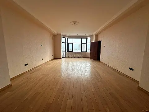 Satılır 3 otaqlı mənzil 138 m²