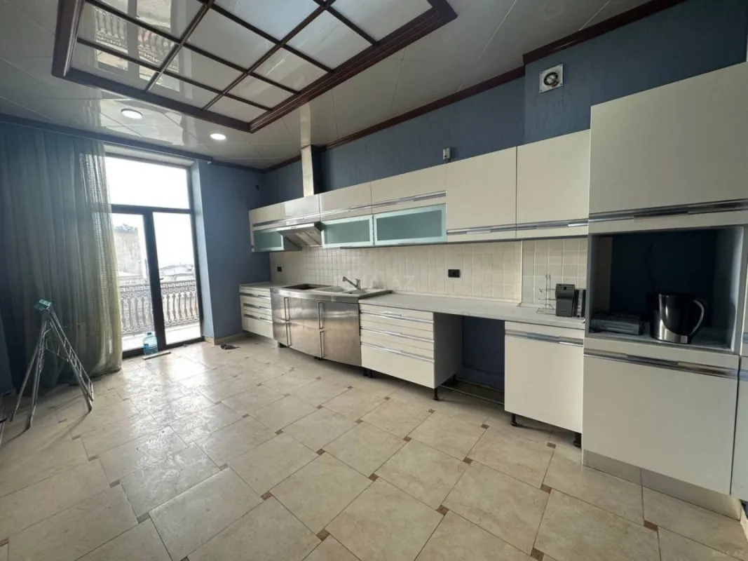 Satılır 3 otaqlı mənzil 138 m²