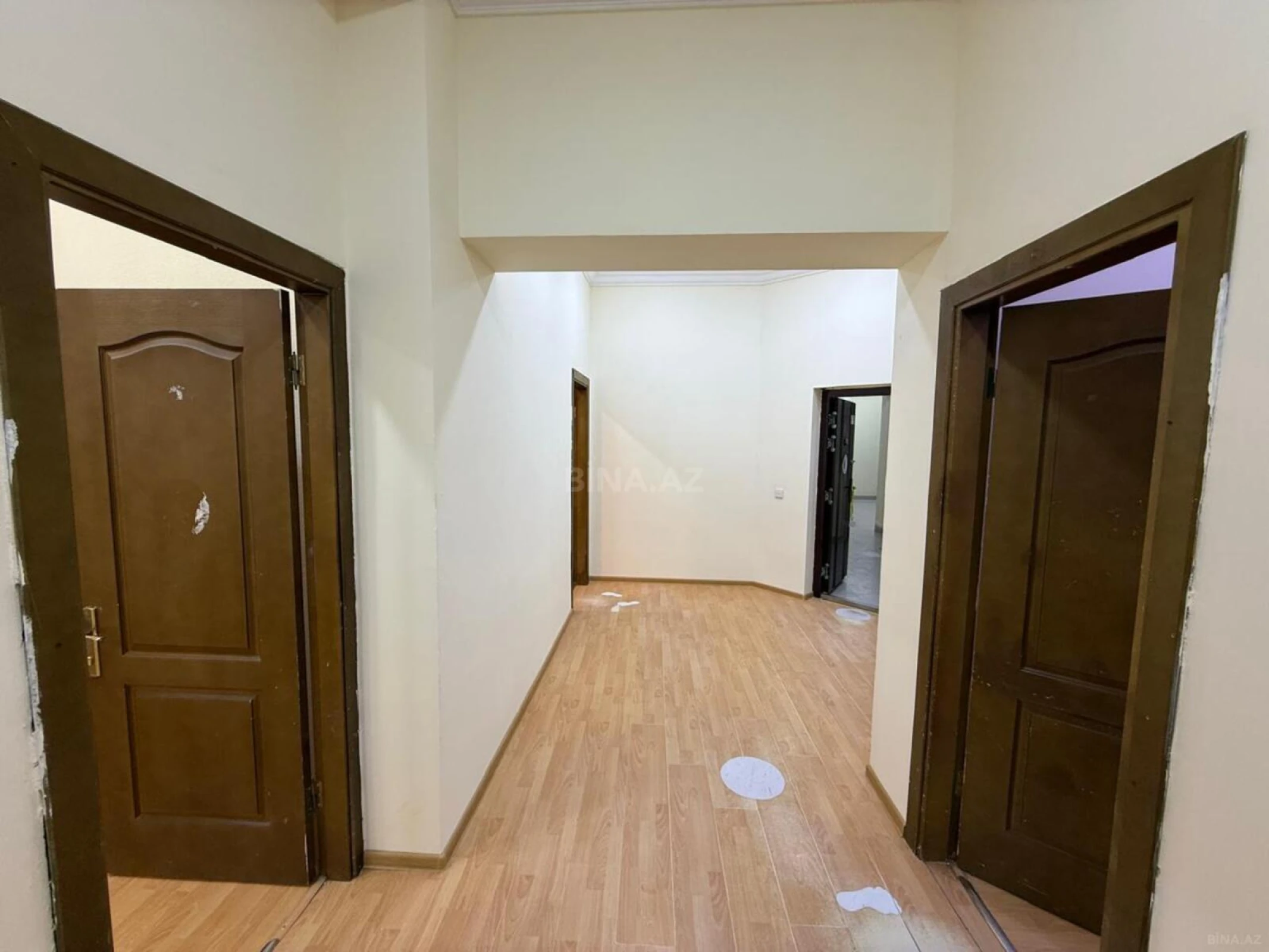 Kirayə verilir 8 otaqlı ofis 260 m²