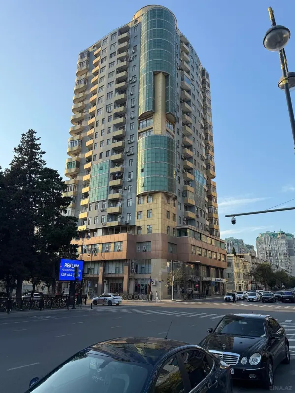 Kirayə verilir 8 otaqlı ofis 260 m²