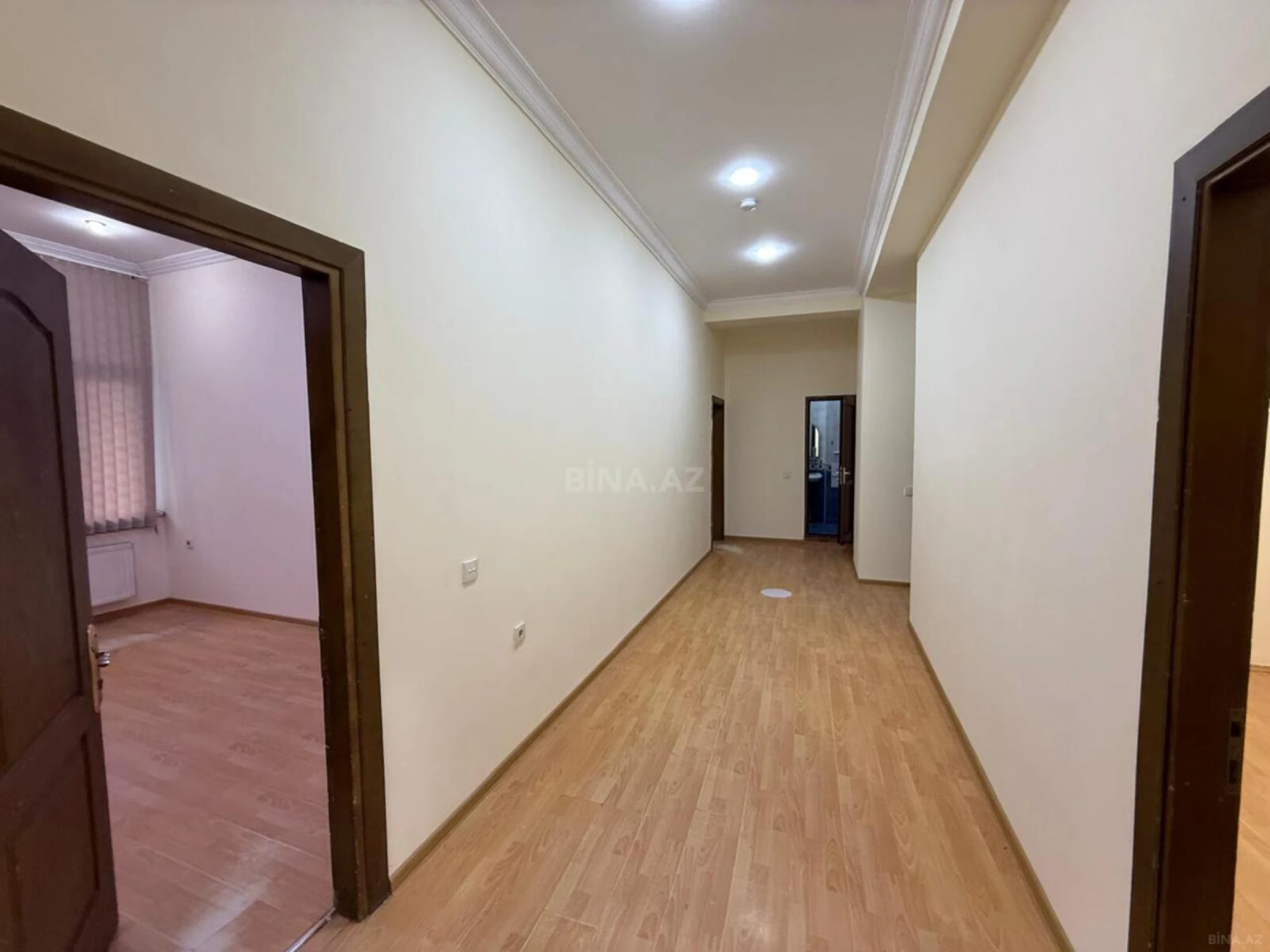 Kirayə verilir 8 otaqlı ofis 260 m²