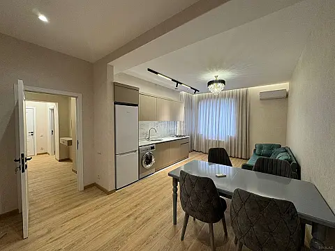 Kirayə verilir 2 otaqlı mənzil 95 m²