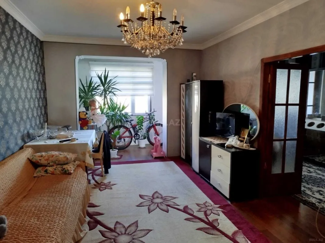 Satılır 5 otaqlı mənzil 110 m²