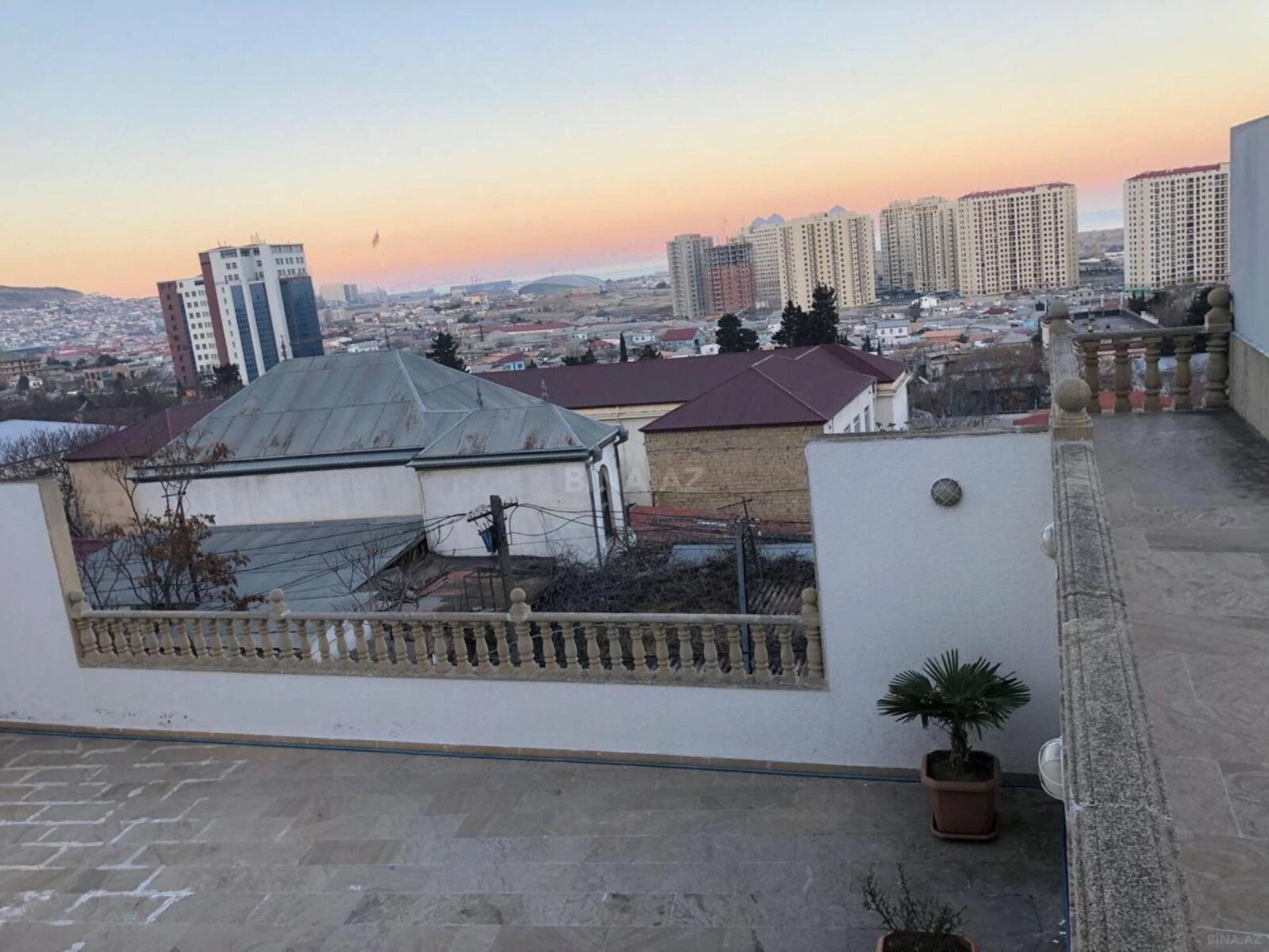 Satılır 5 otaqlı həyət evi 350 m²