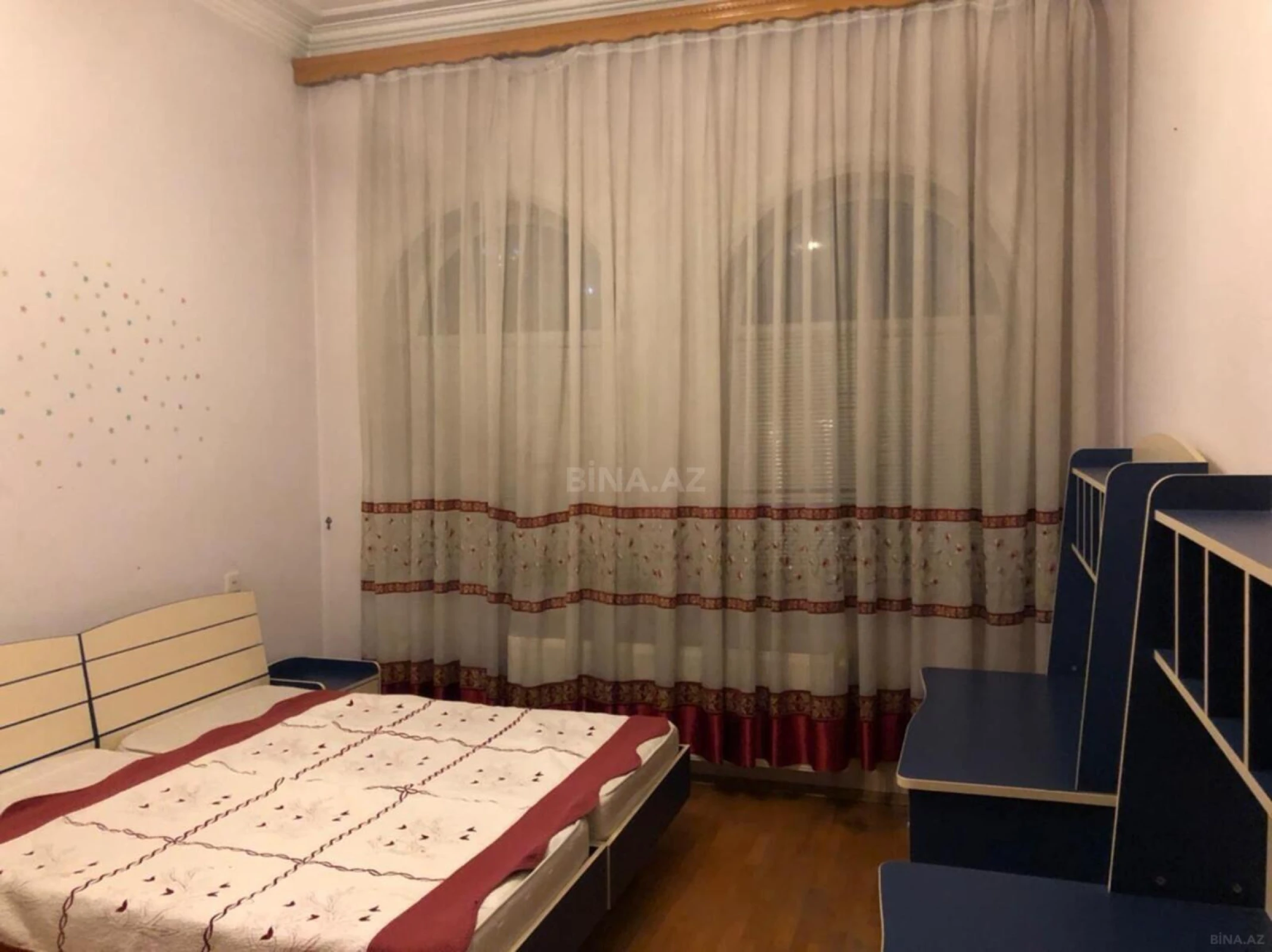 Satılır 5 otaqlı həyət evi 350 m²