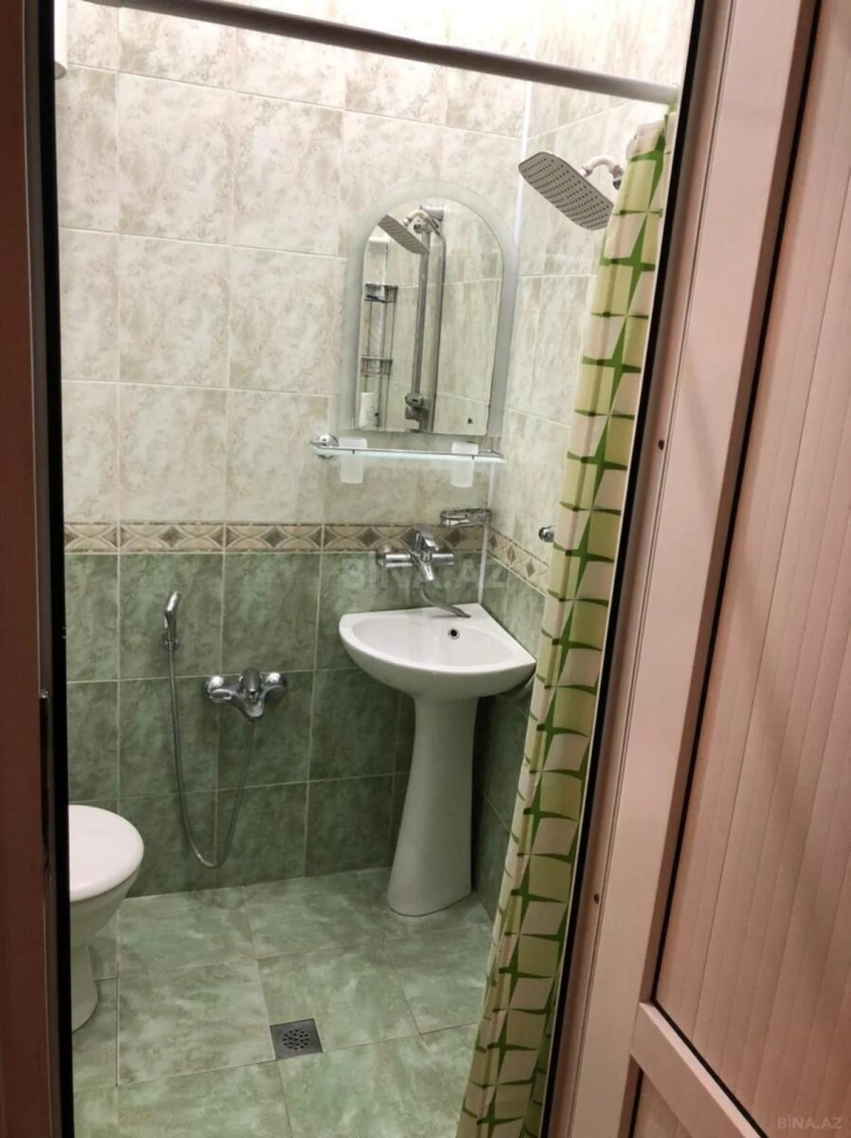 Satılır 5 otaqlı həyət evi 350 m²