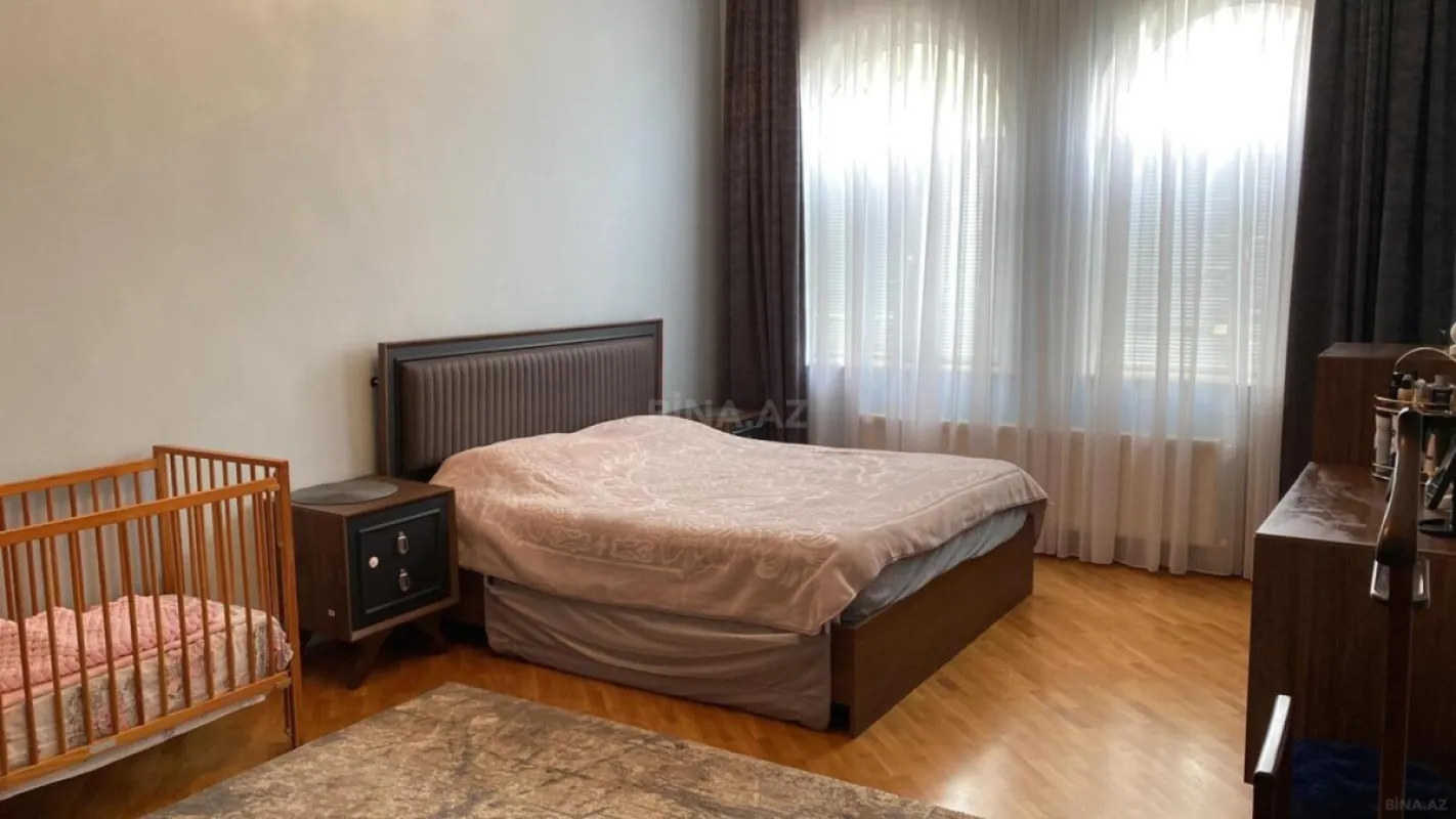 Satılır 5 otaqlı həyət evi 350 m²