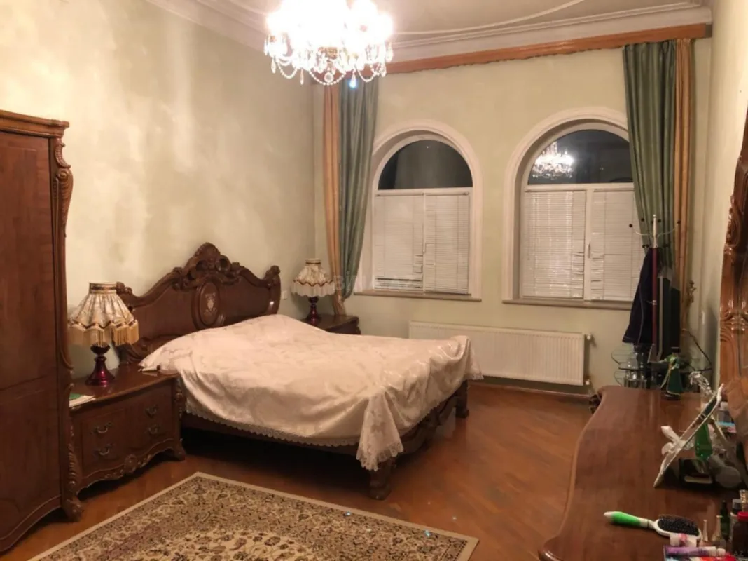Satılır 5 otaqlı həyət evi 350 m²