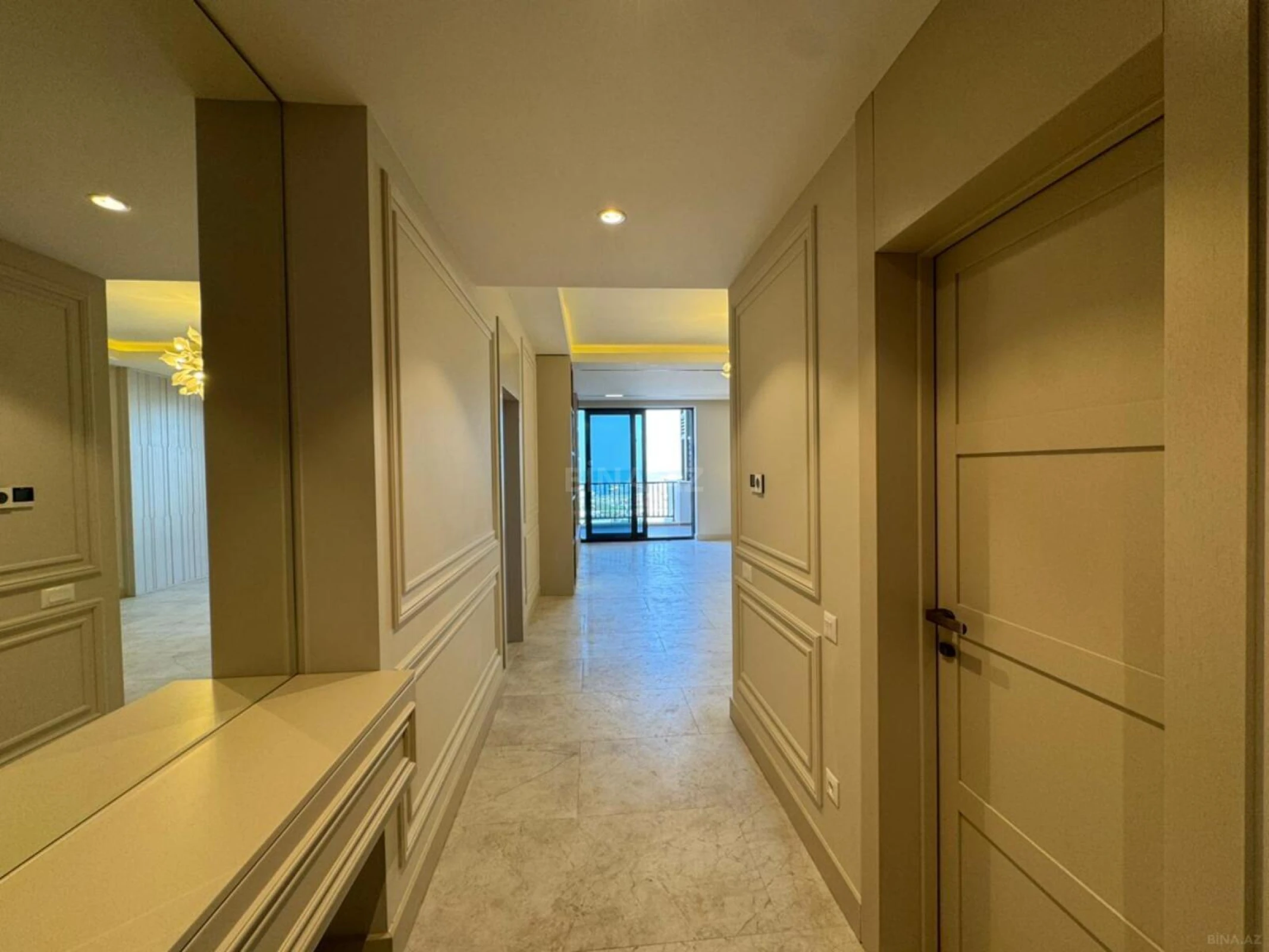Satılır 2 otaqlı mənzil 117.5 m²