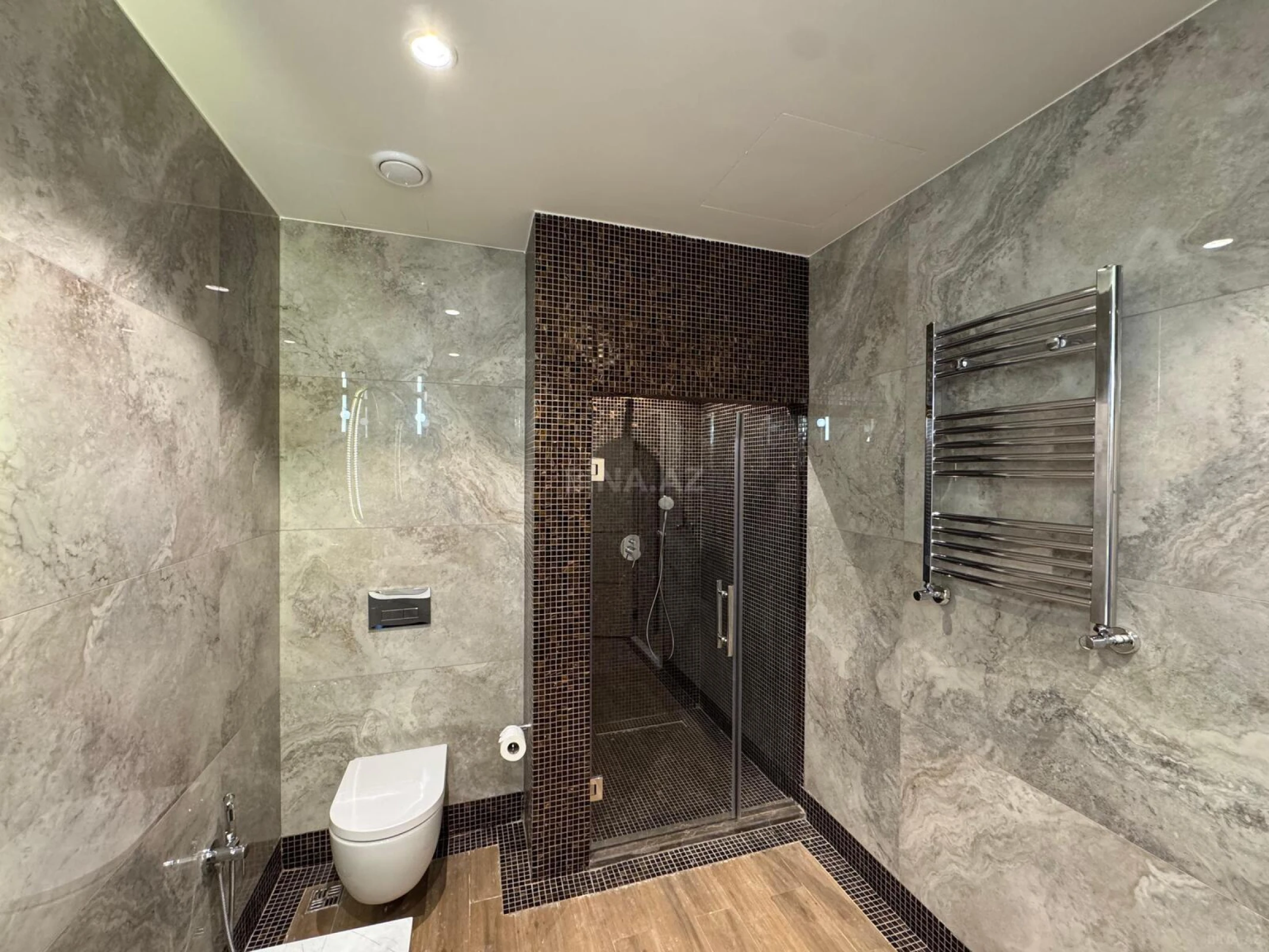 Satılır 2 otaqlı mənzil 117.5 m²