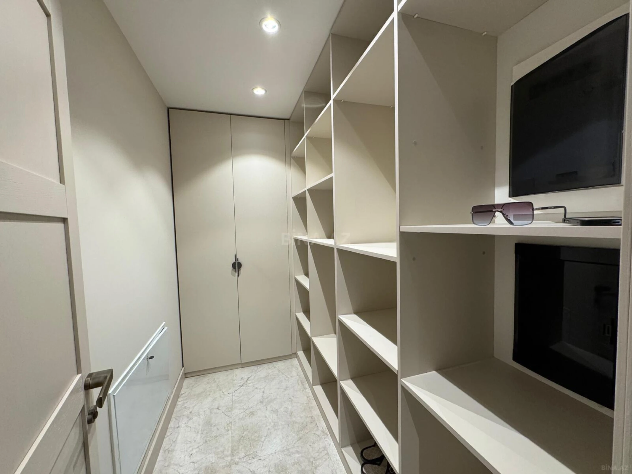 Satılır 2 otaqlı mənzil 117.5 m²