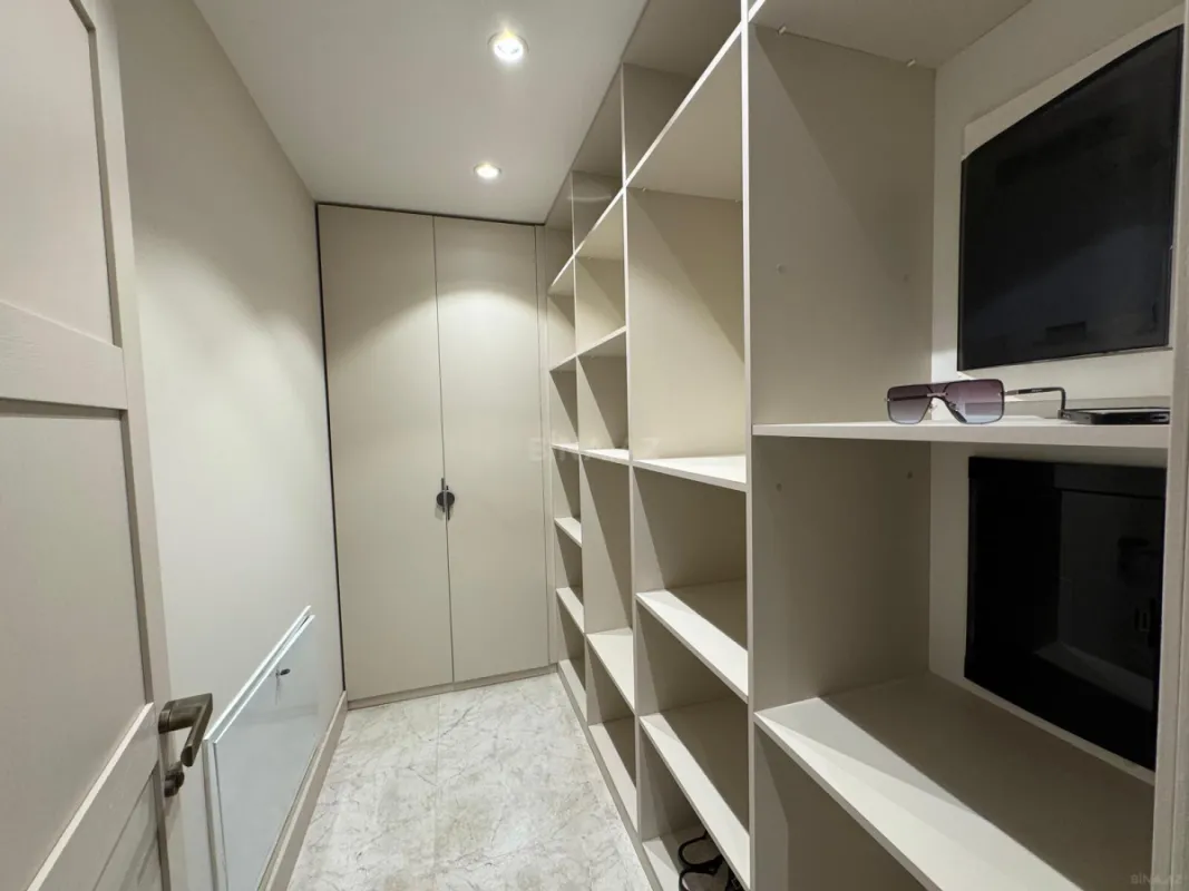 Satılır 2 otaqlı mənzil 117.5 m²