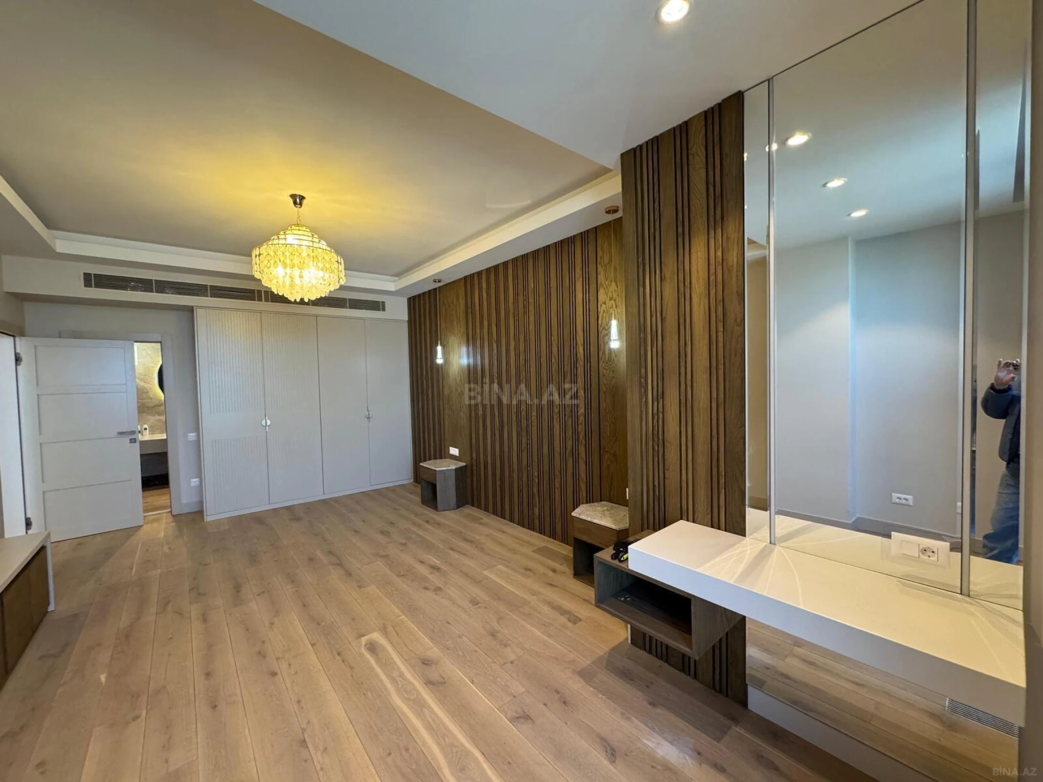 Satılır 2 otaqlı mənzil 117.5 m²