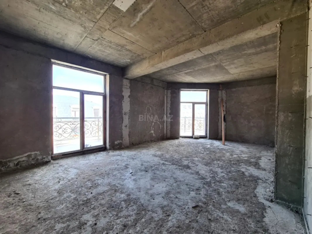 Satılır 6 otaqlı mənzil 442 m²
