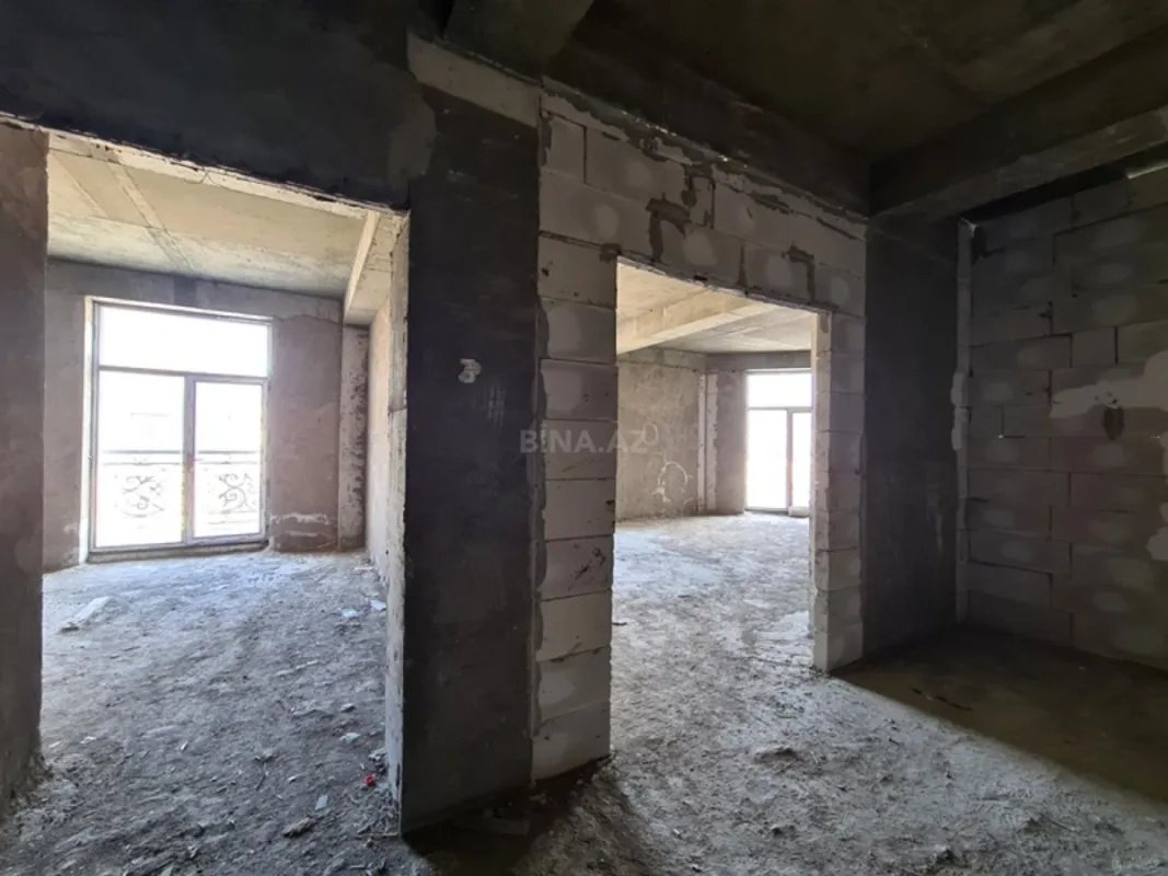 Satılır 6 otaqlı mənzil 442 m²