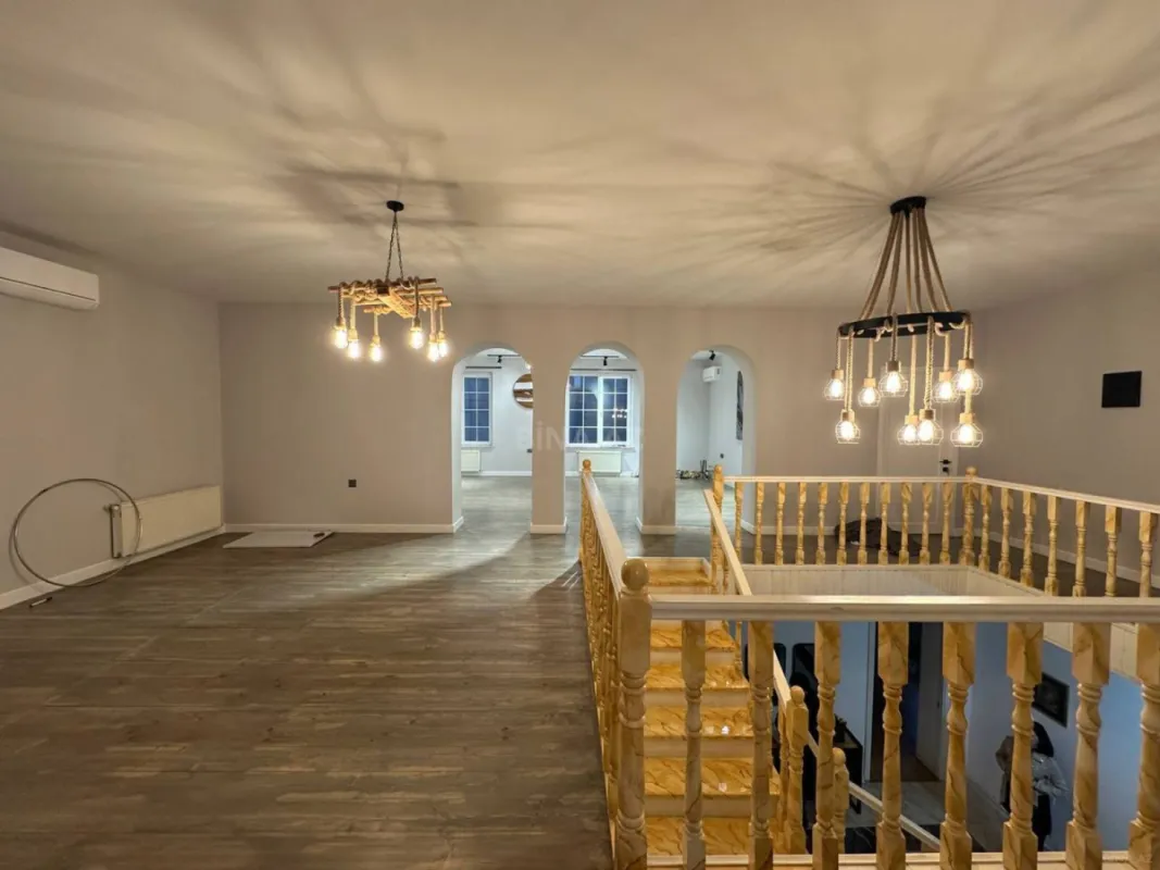 Satılır 6 otaqlı həyət evi 400 m²