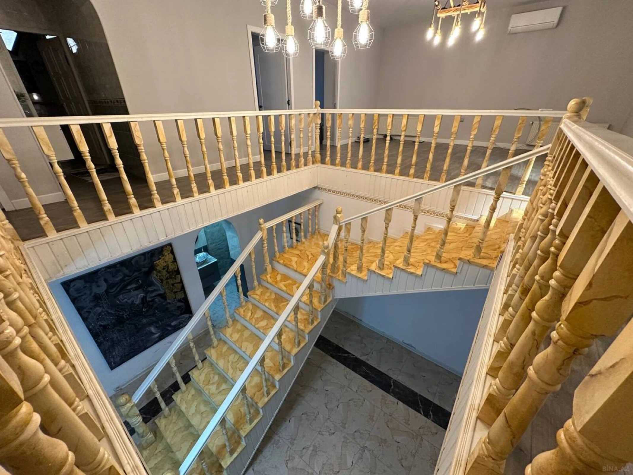 Satılır 6 otaqlı həyət evi 400 m²