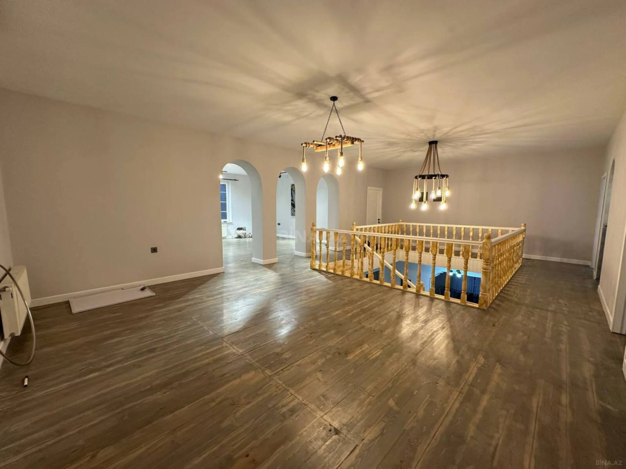 Satılır 6 otaqlı həyət evi 400 m²