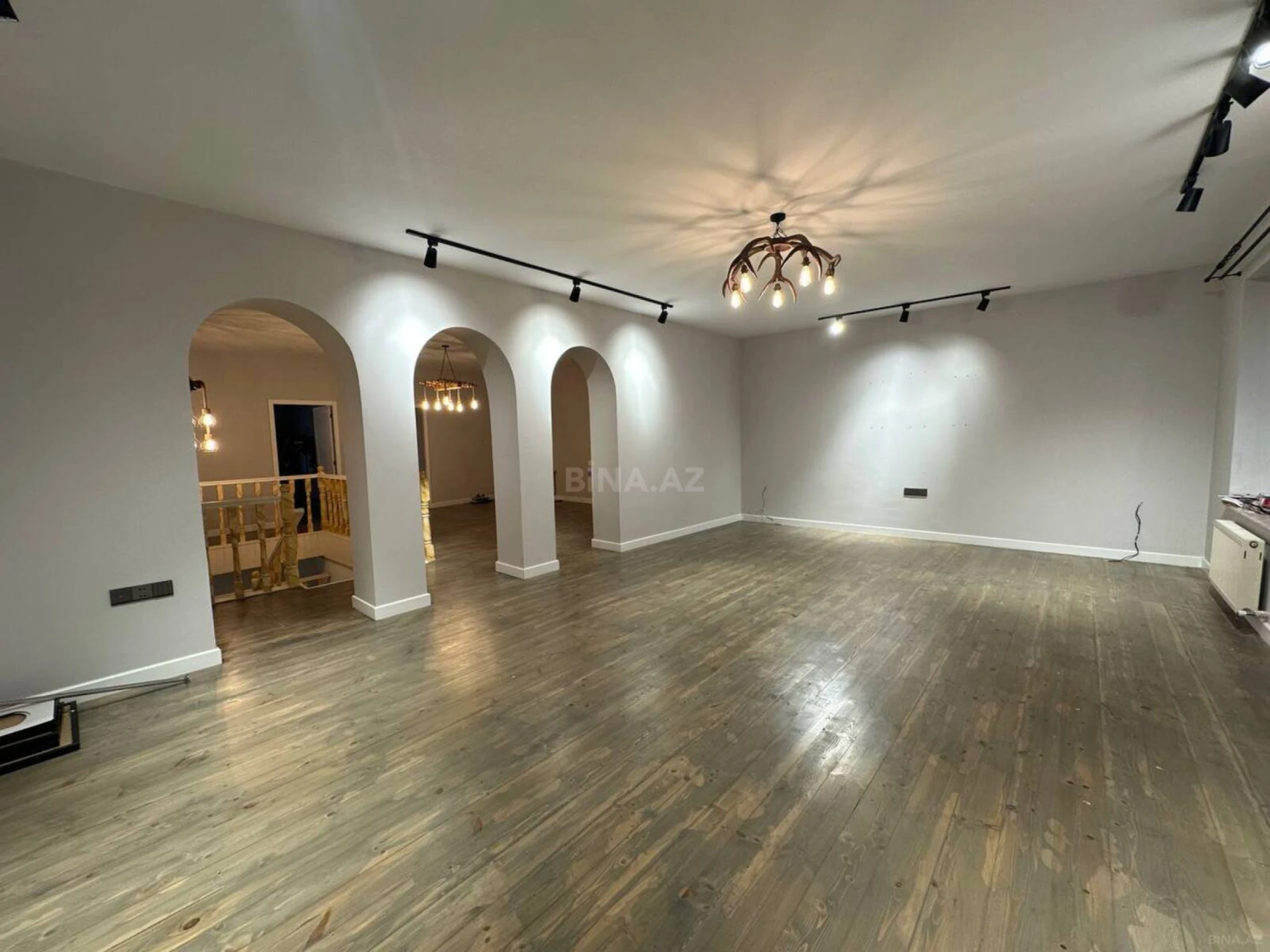 Satılır 6 otaqlı həyət evi 400 m²