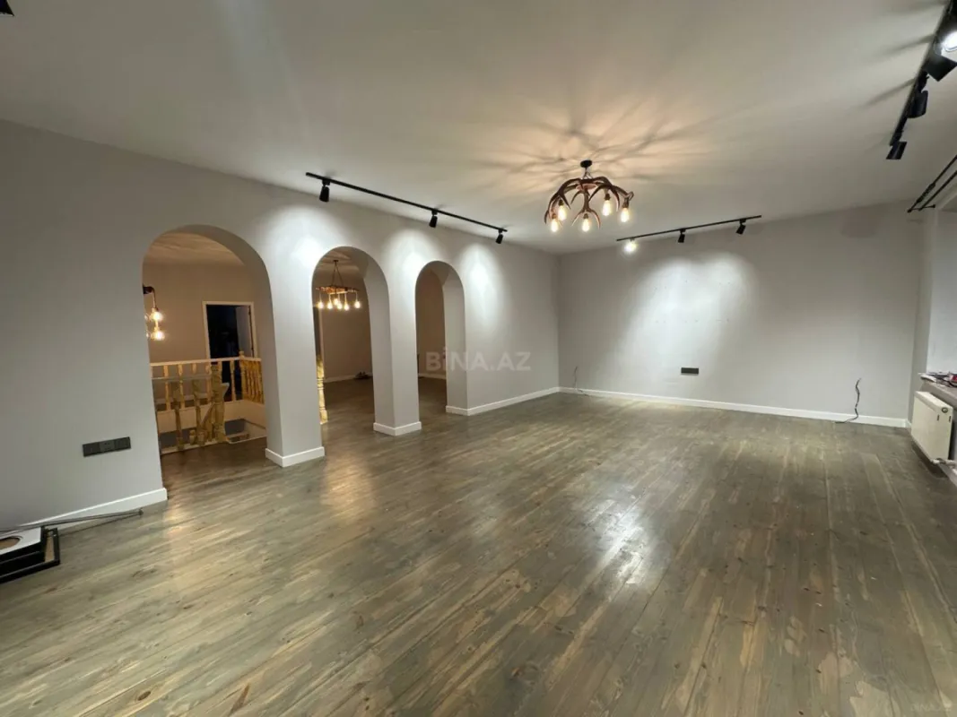 Satılır 6 otaqlı həyət evi 400 m²