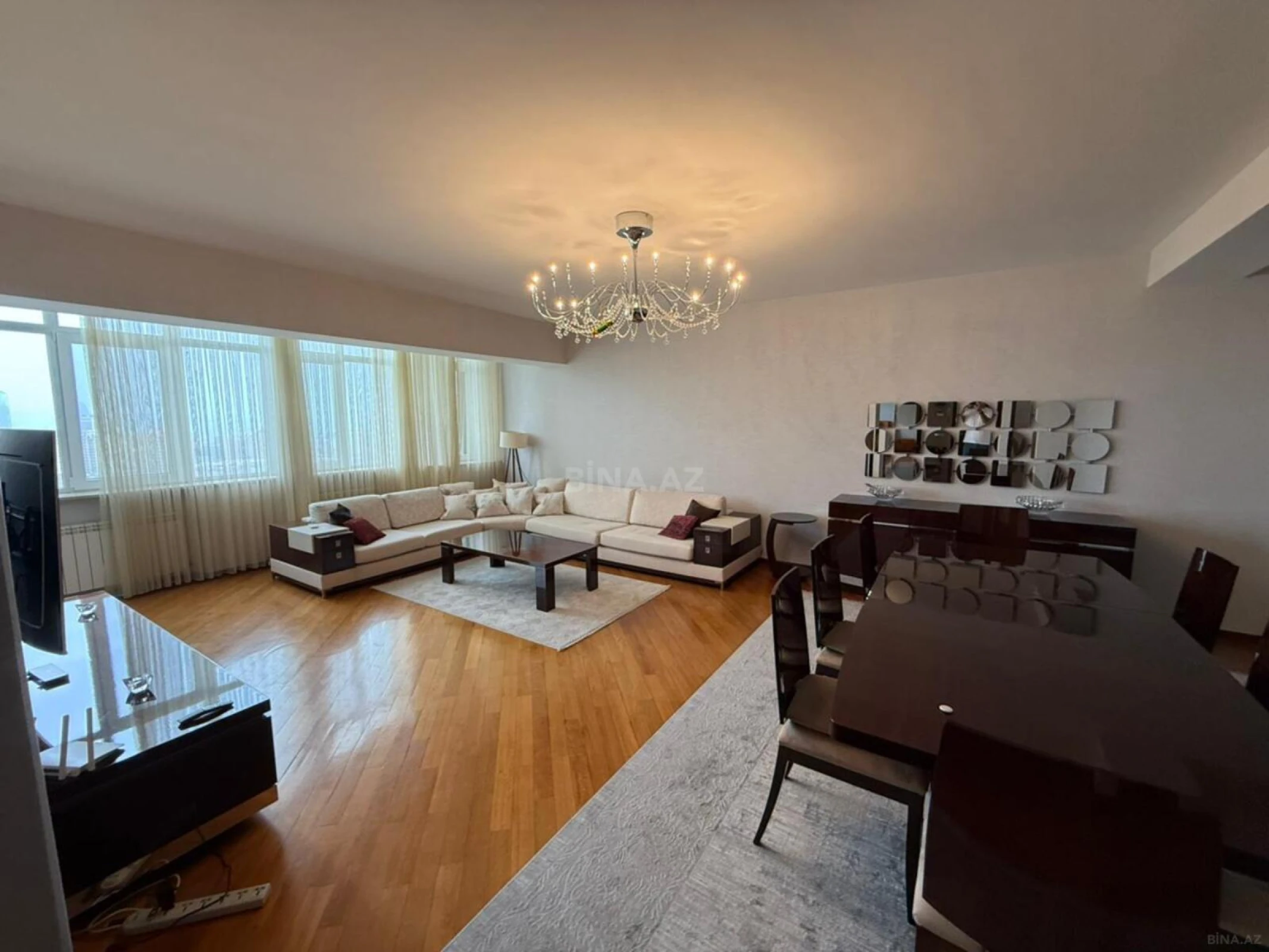 Kirayə verilir 4 otaqlı mənzil 150 m²