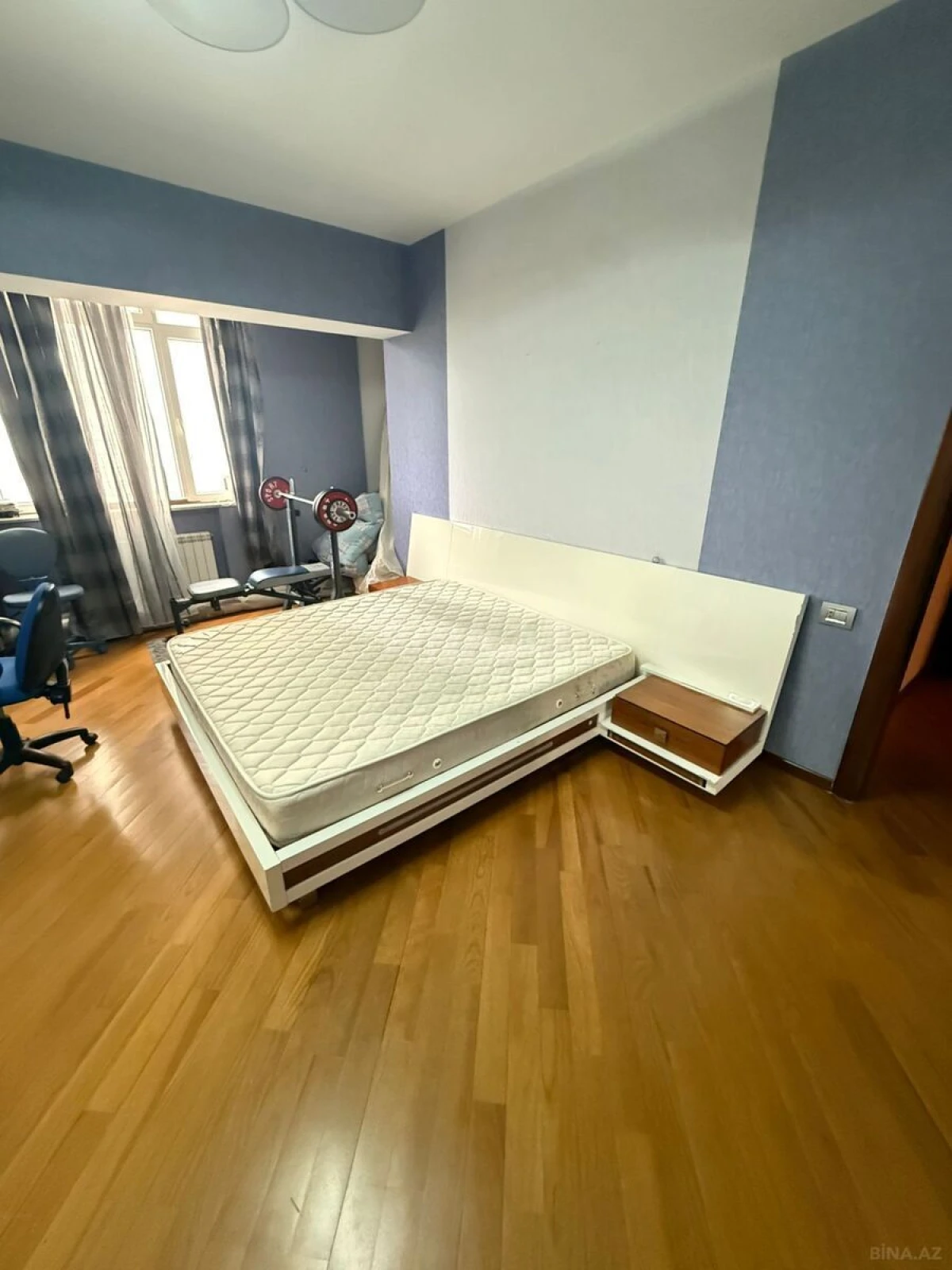 Kirayə verilir 4 otaqlı mənzil 150 m²