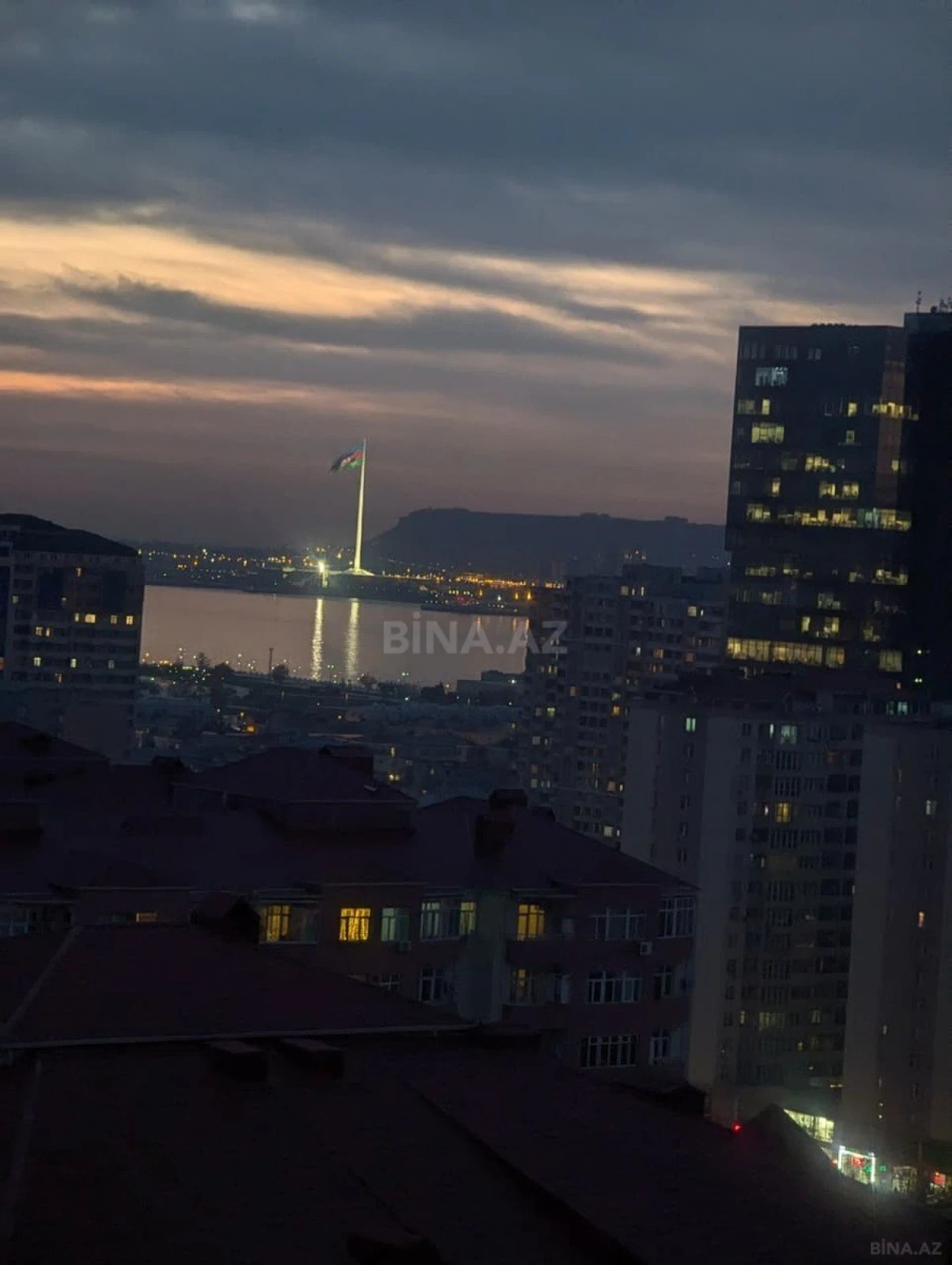 Satılır 2 otaqlı mənzil 68 m²