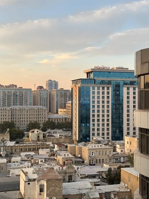 Satılır 3 otaqlı mənzil 137 m²