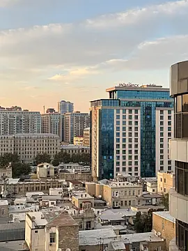 Satılır 3 otaqlı mənzil 137 m²