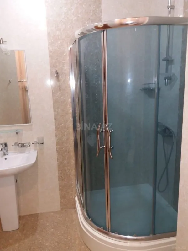 Satılır 3 otaqlı mənzil 137 m²